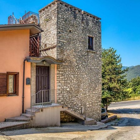 شقة Col Sant'Angelo  في La Torre Di Piediluco المظهر الخارجي الصورة
