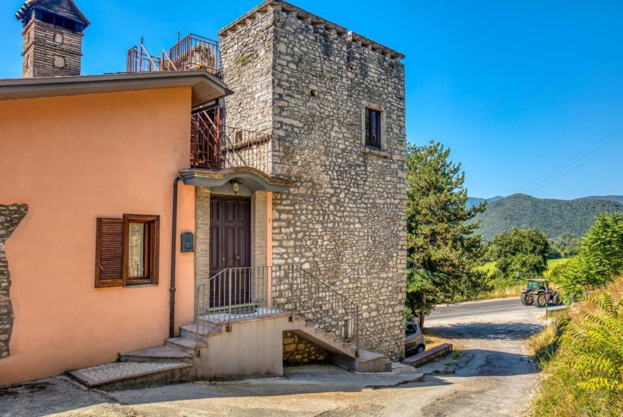شقة Col Sant'Angelo  في La Torre Di Piediluco المظهر الخارجي الصورة